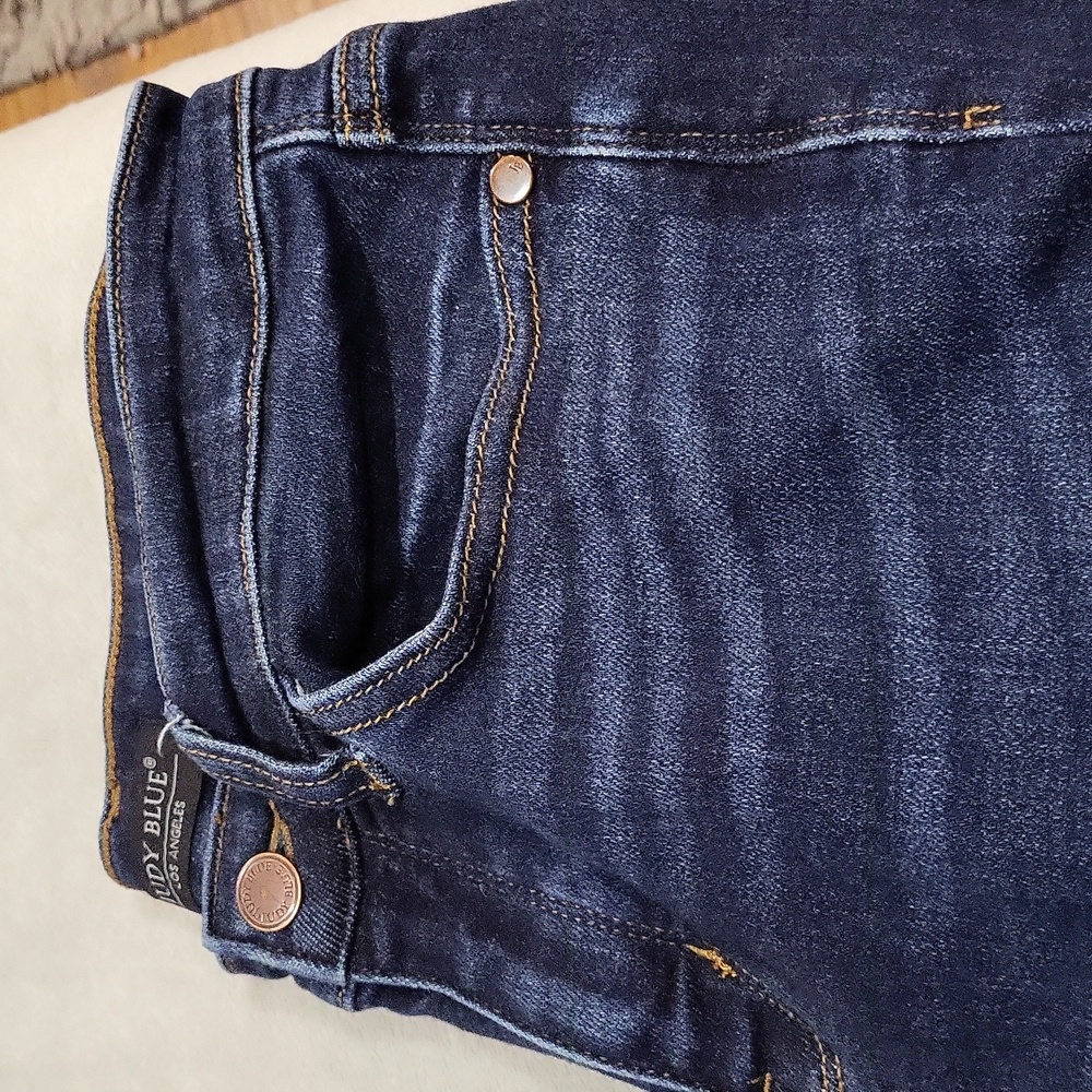 Judy Blue Jeans - Picture 3 of 11